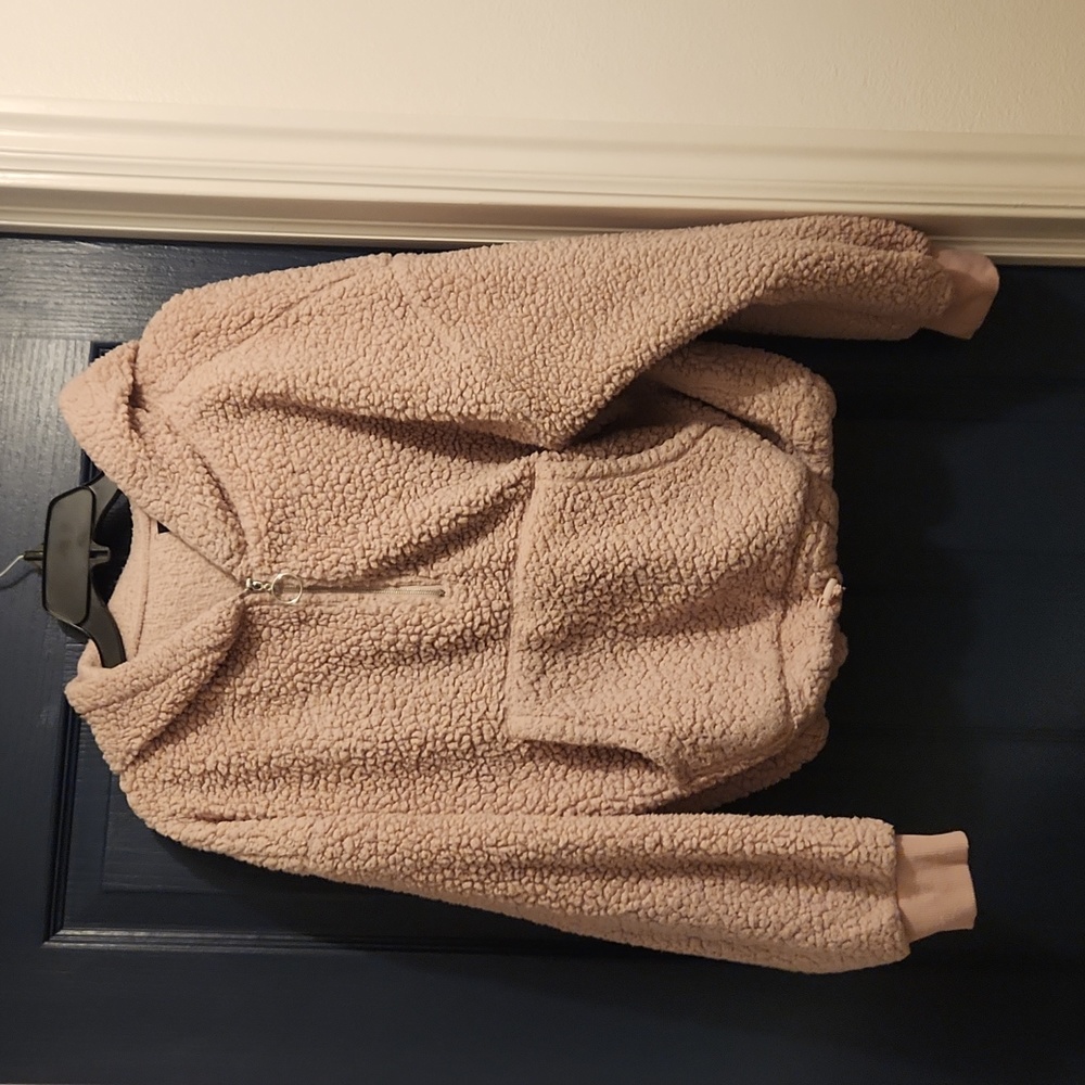 Large pink hooded sherpa pull over.